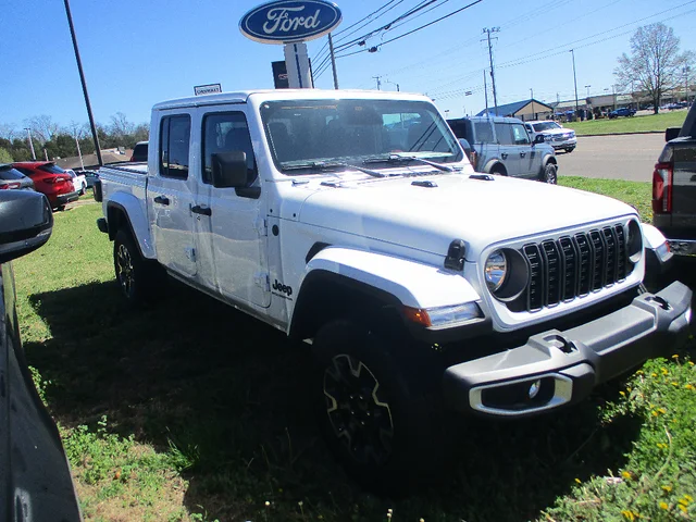 New 2026 Jeep Gladiator Sahara 4x4 Four-wheel Drive Crew Cab
