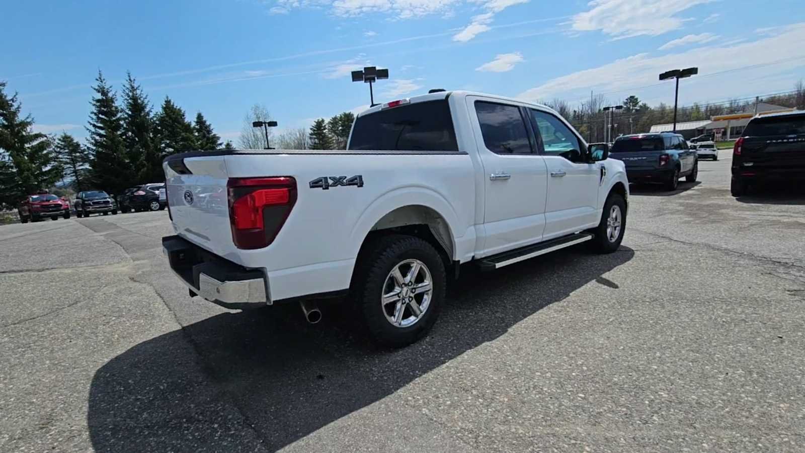 Certified Used 2025 Oxford White Ford XLT image 8