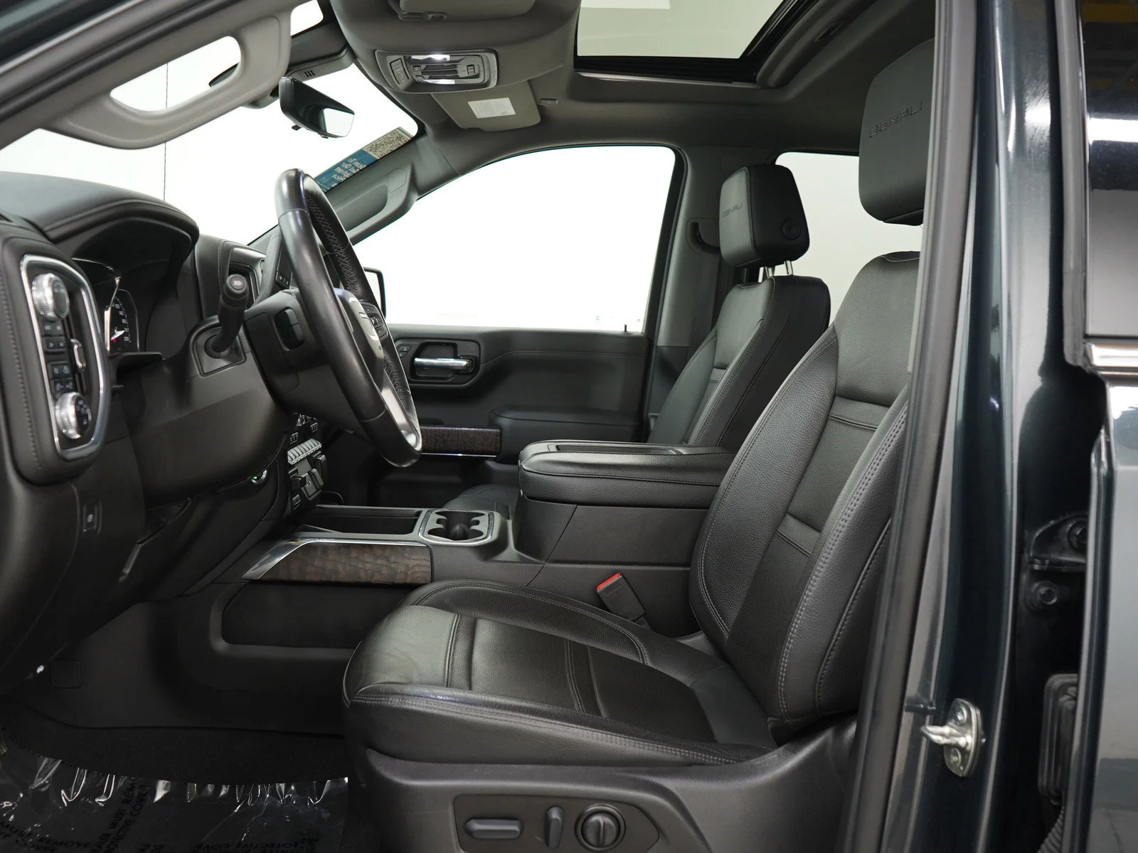 Used 2022 Hunter Metallic GMC Denali image 24