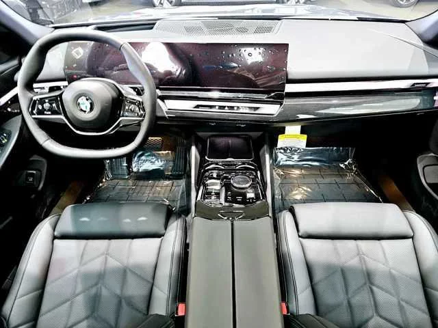 Certified Used 2025 Oxide Grey Met BMW xDrive image 10