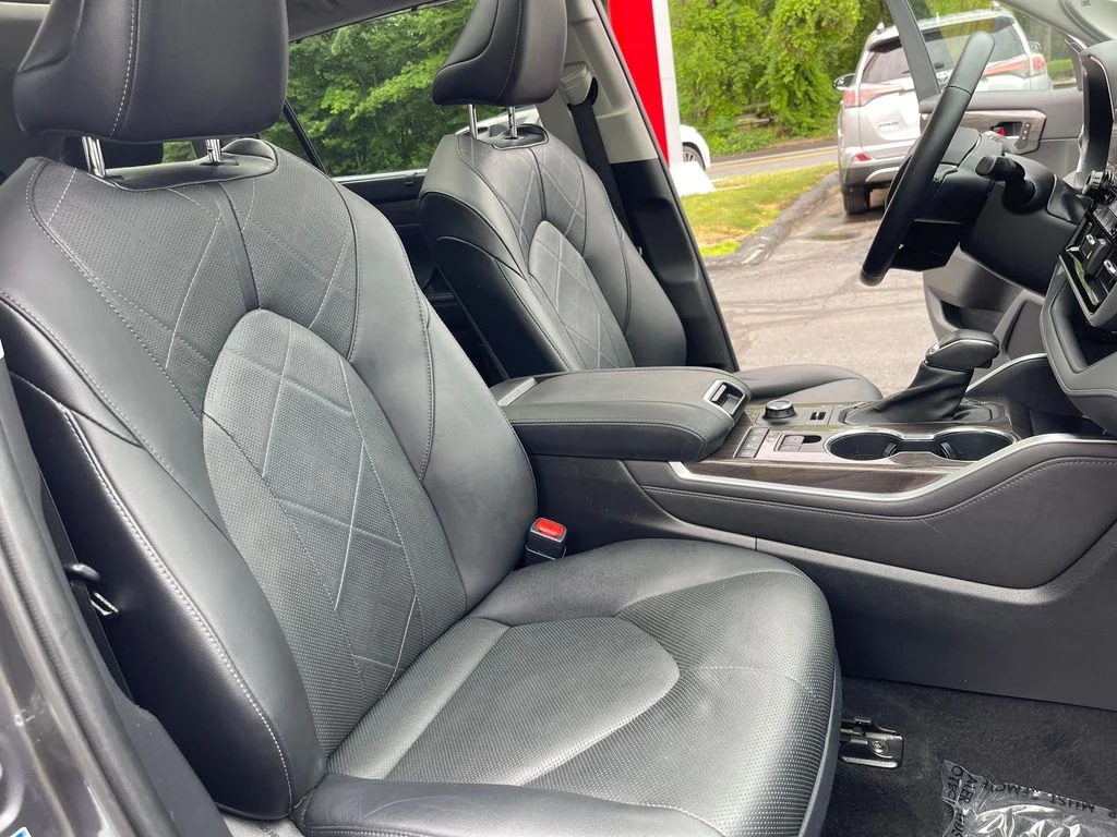 Used 2021 Gray Toyota Platinum image 16