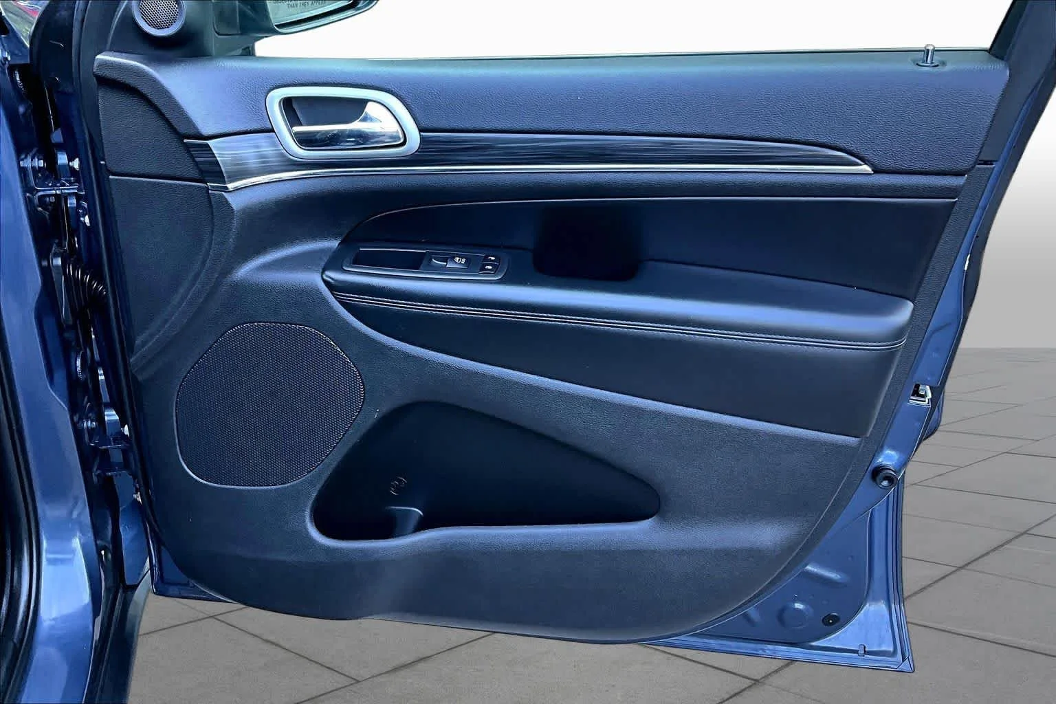 Used 2021 Slate Blue Pearlcoat Jeep Limited image 22
