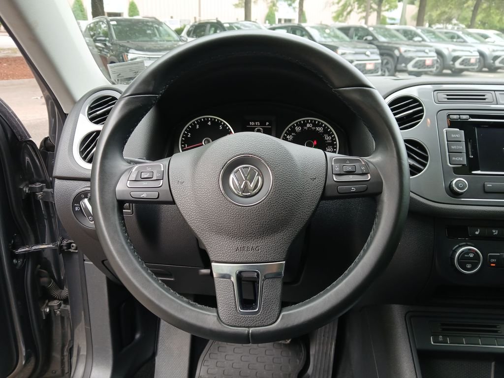 Used 2015 Gray Volkswagen SEL image 15