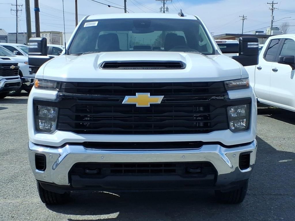 New 2026 Summit White Chevrolet WT image 2
