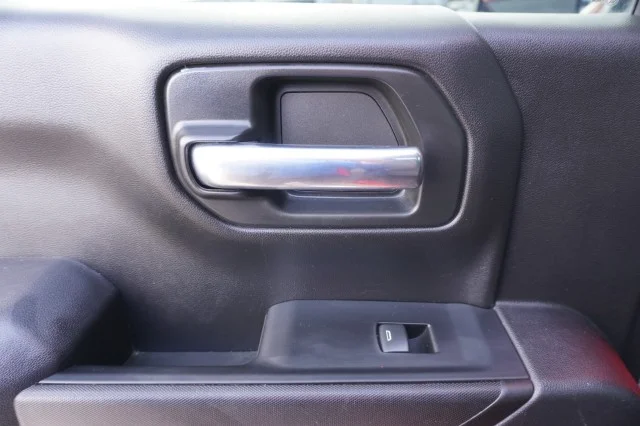 Used 2024  Chevrolet Custom image 17