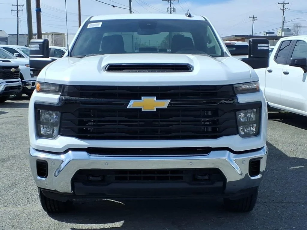 New 2026 Summit White Chevrolet WT image 2