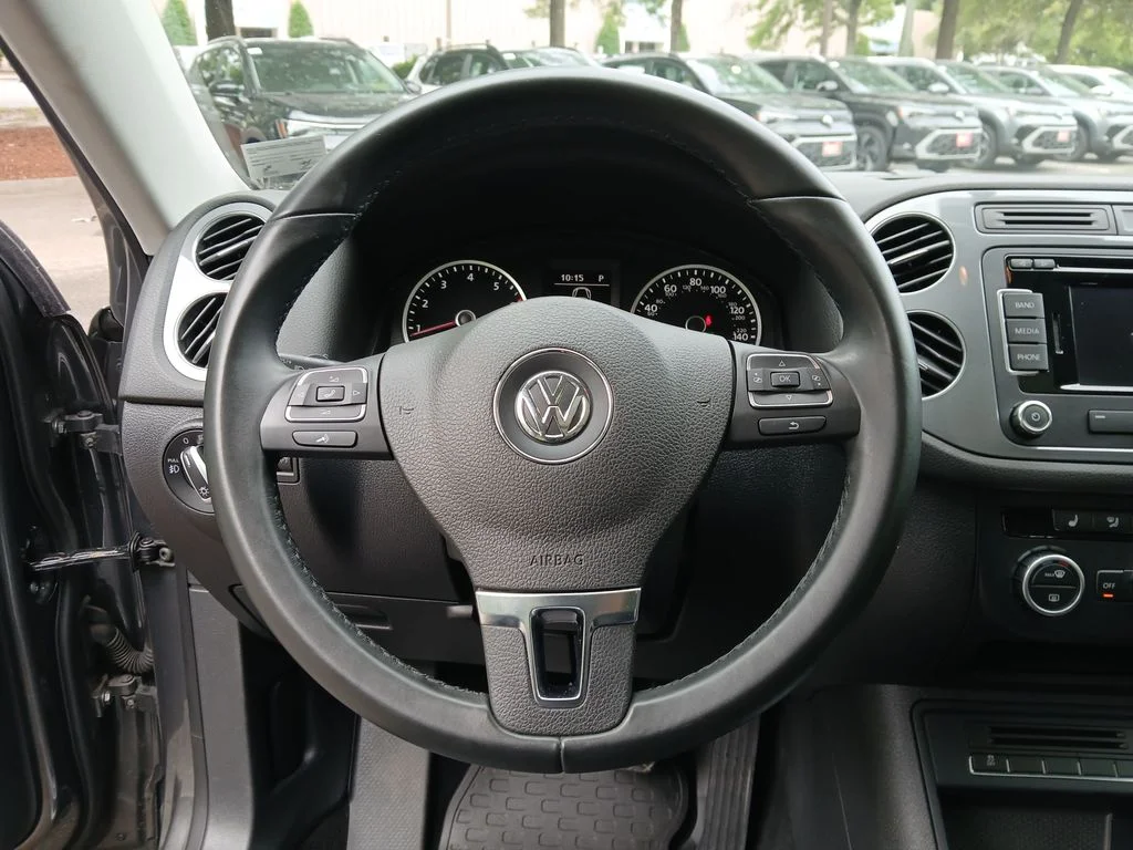 Used 2015 Gray Volkswagen SEL image 15