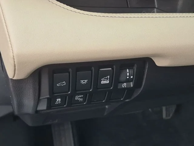 Used 2022 Silver Subaru Limited image 19