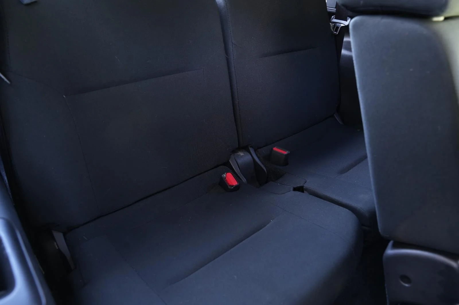 Used 2024 Silver Mitsubishi ES image 31