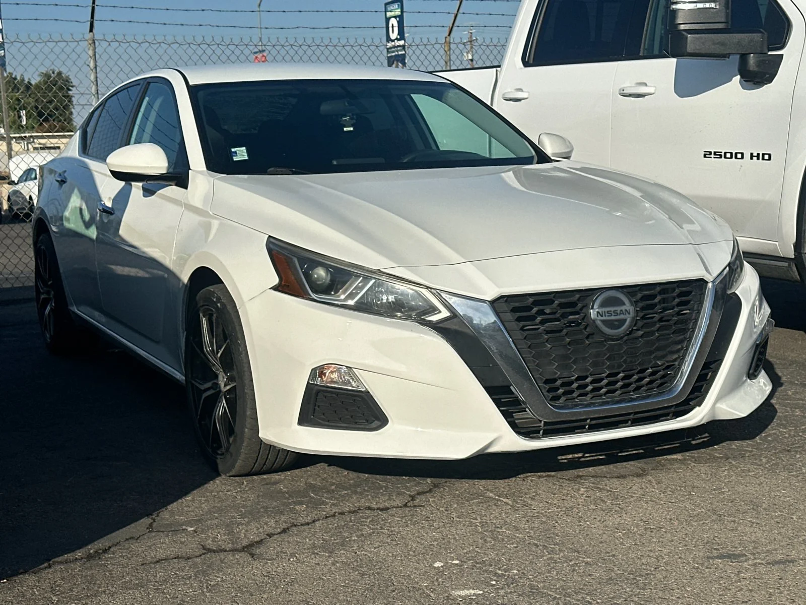 Used 2019 White Nissan 2.5 S image 2