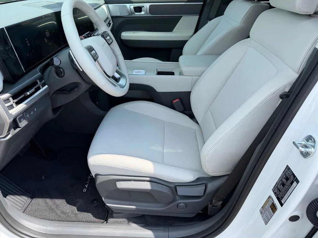Used 2027 White Hyundai SE image 9