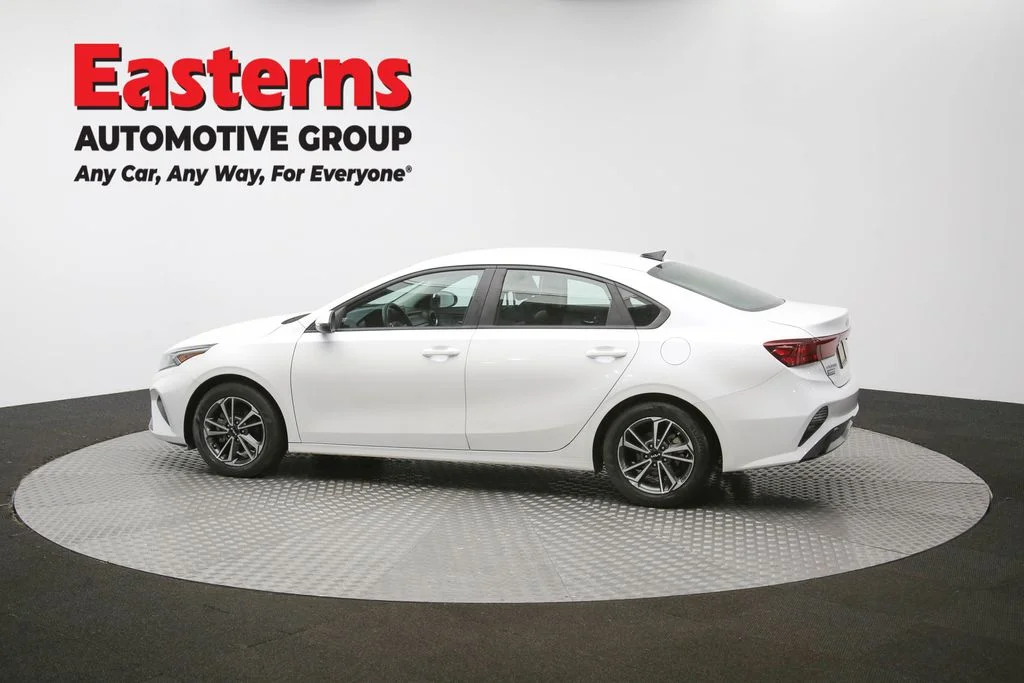 Used 2022 White Kia LXS image 56