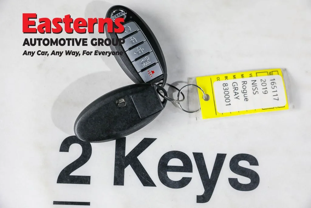 Used 2019 Gray Nissan SL image 27