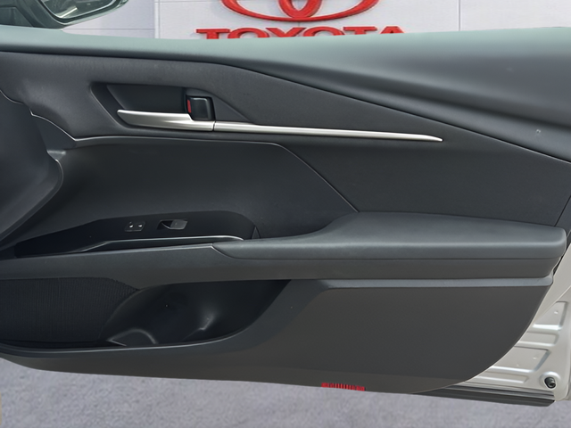 2025 Toyota Camry LE - Photo 10