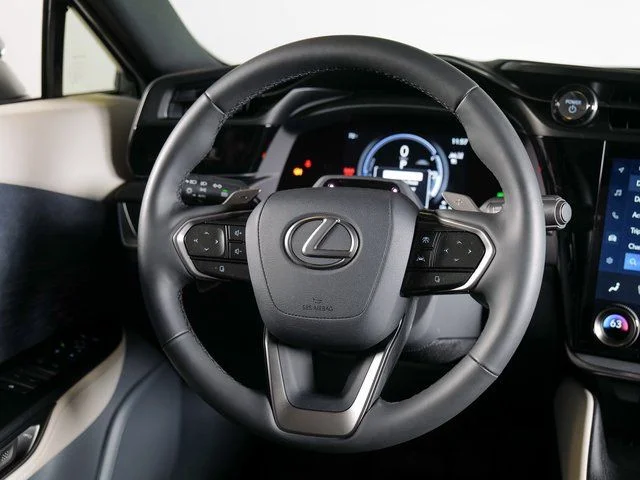 Used 2023  Lexus 450e Luxury image 12