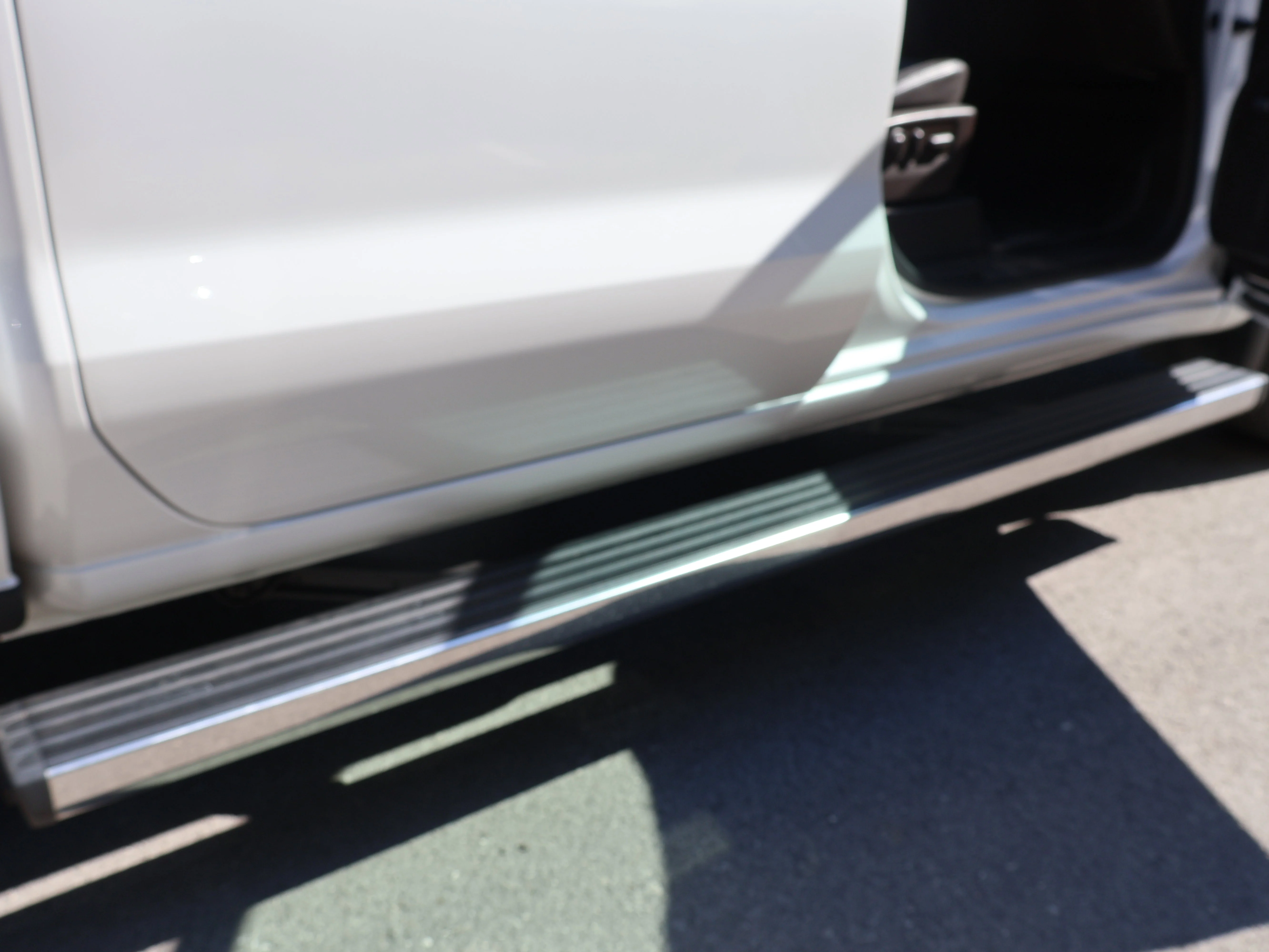 Used 2019 White Frost Tricoat GMC Denali image 8