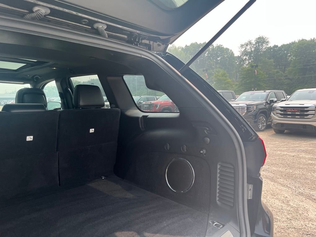 Used 2018 Diamond Black Jeep Overland image 15