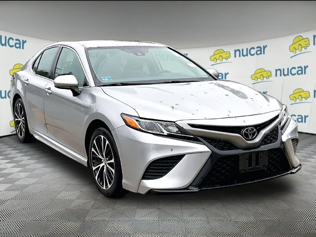 Used 2019 Silver Toyota SE image 1