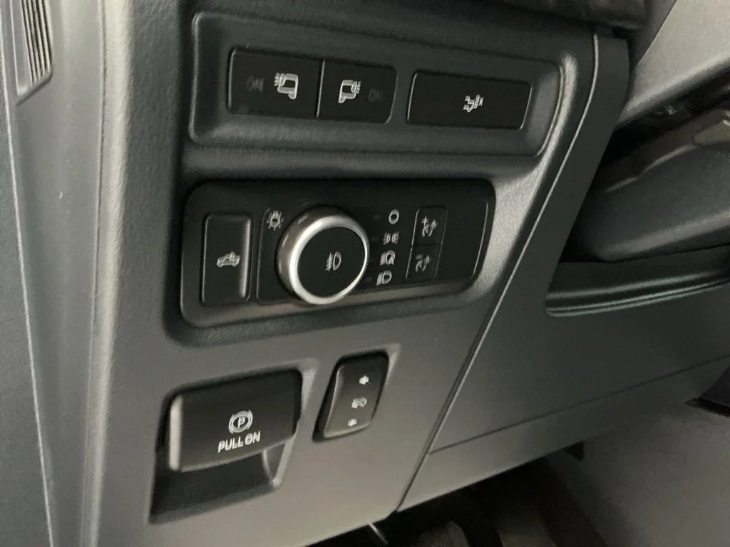 Used 2022 Silver Ford XLT image 16