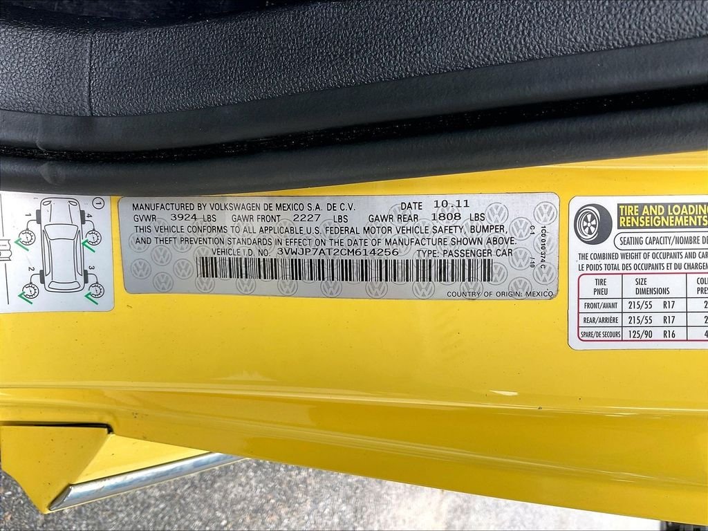 Used 2012 Saturn Yellow Volkswagen 2.5L image 28