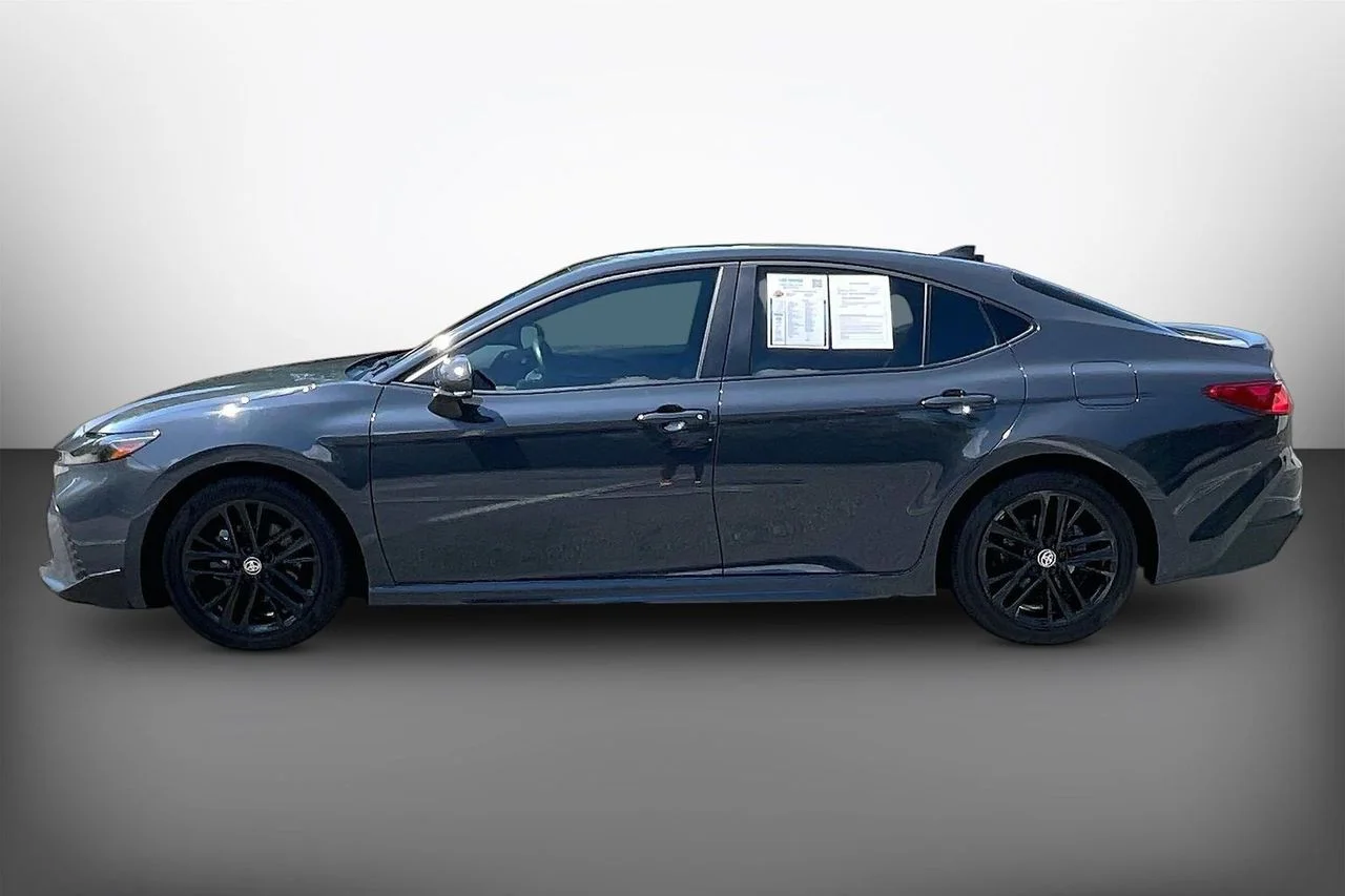 Used 2025  Toyota SE image 5