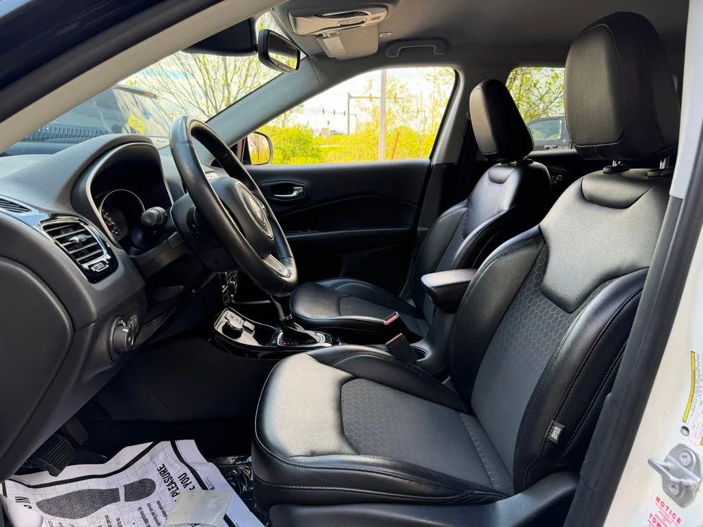 Used 2019 White Jeep Latitude image 11