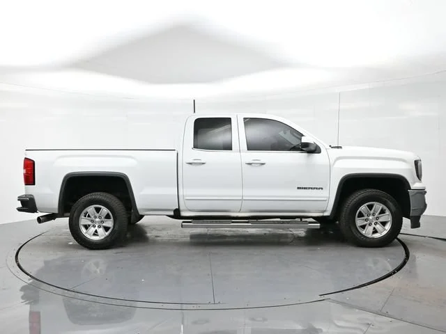 Used 2017 SUMMIT WHITE GMC SLE image 8