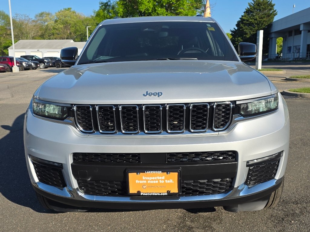 Used 2023 Silver Zynith Clear Coat Jeep Limited image 9