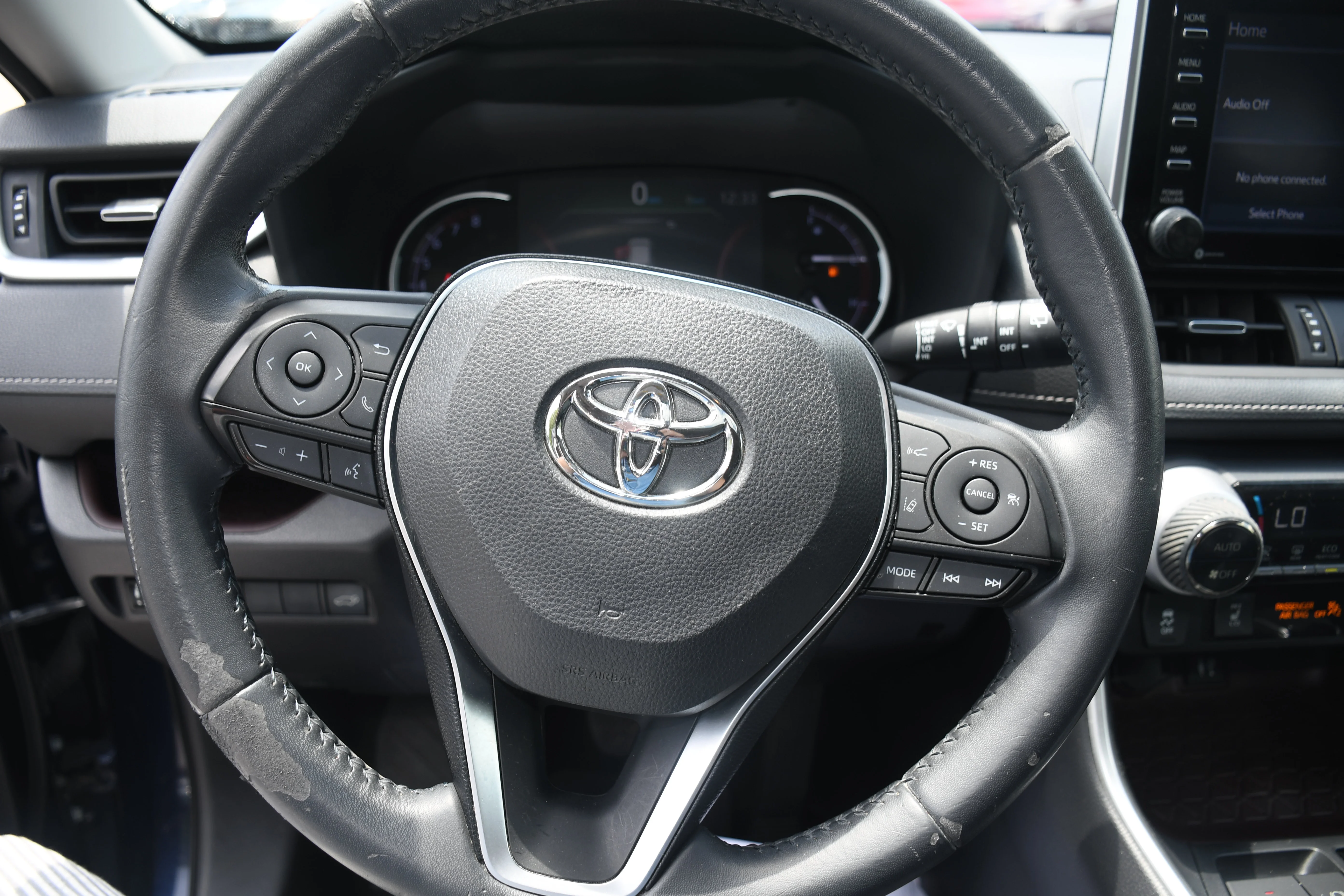 Used 2019  Toyota Limited image 14