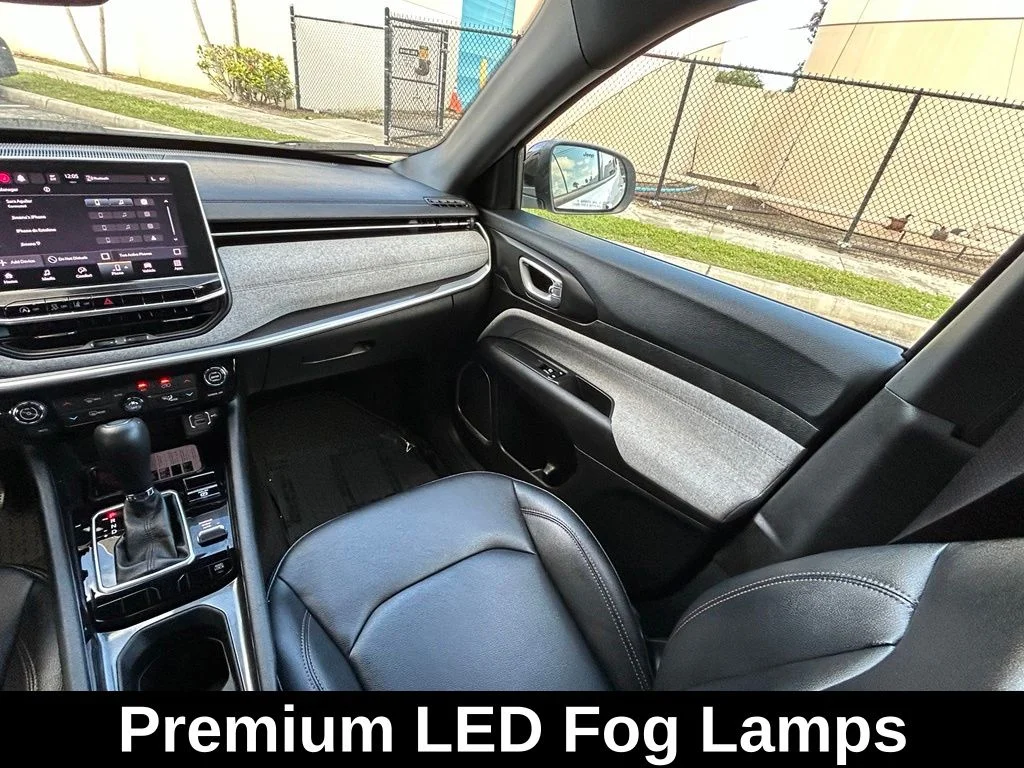 Certified Used 2024 White Jeep Latitude Lux image 11