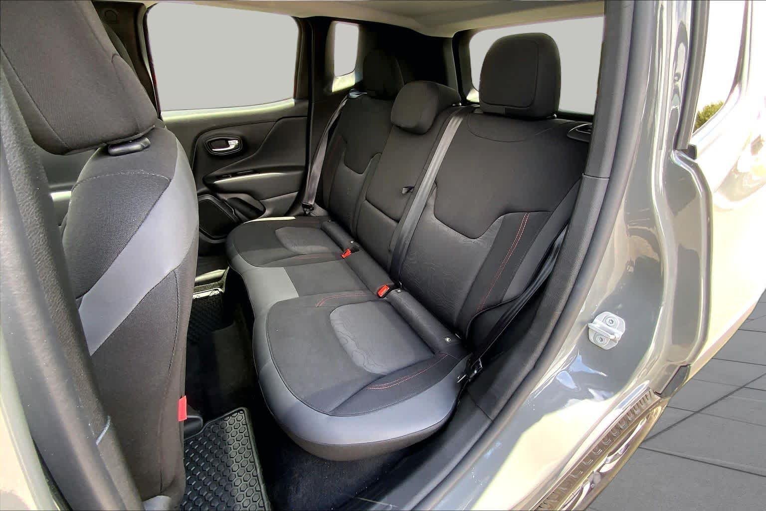 Used 2020 Sting-Gray Clearcoat Jeep Trailhawk image 21