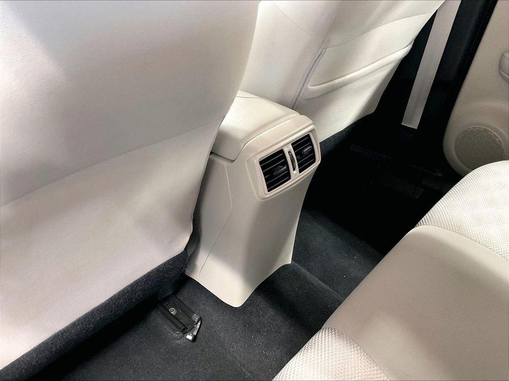 Used 2022 White Nissan SV image 27