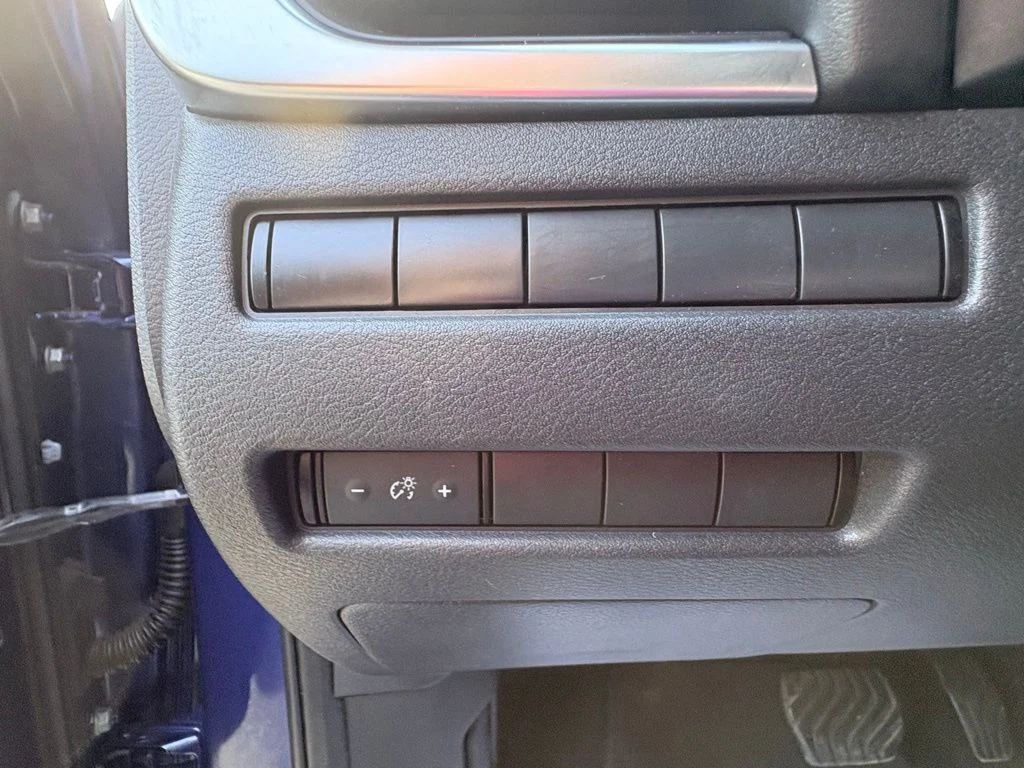 Used 2021 Blue Nissan S image 18