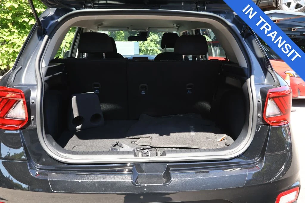Used 2025 Onyx Black Hyundai SE image 10