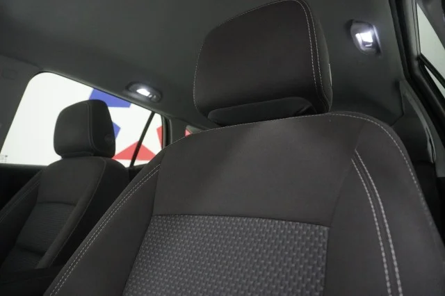 Used 2023  GMC SLE image 17