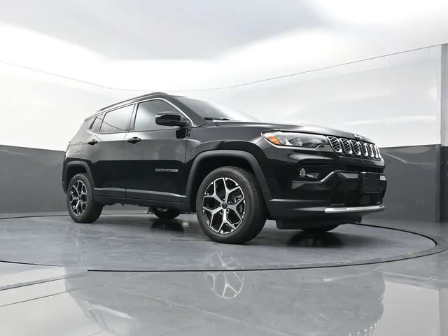 New 2026 Diamond Black Crystal Pearl-Coat Exterior Paint Jeep Limited image 19