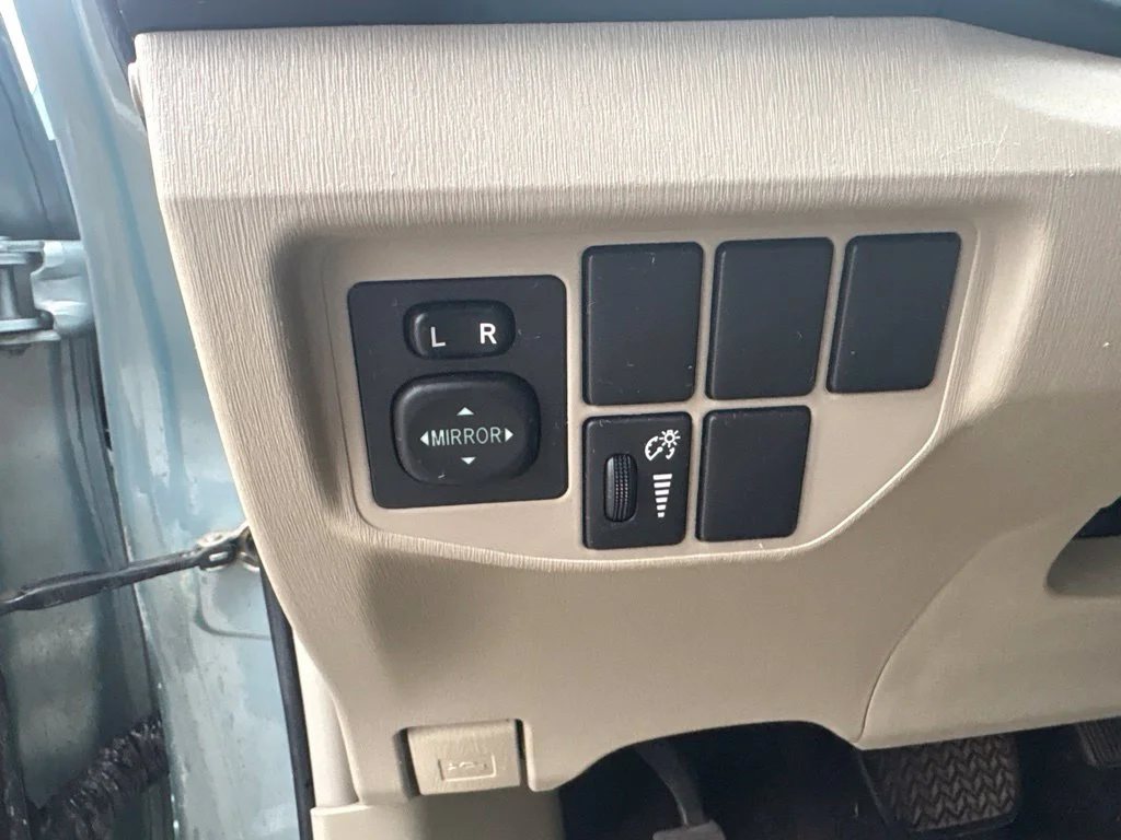 Used 2014 Beige Toyota Three image 13