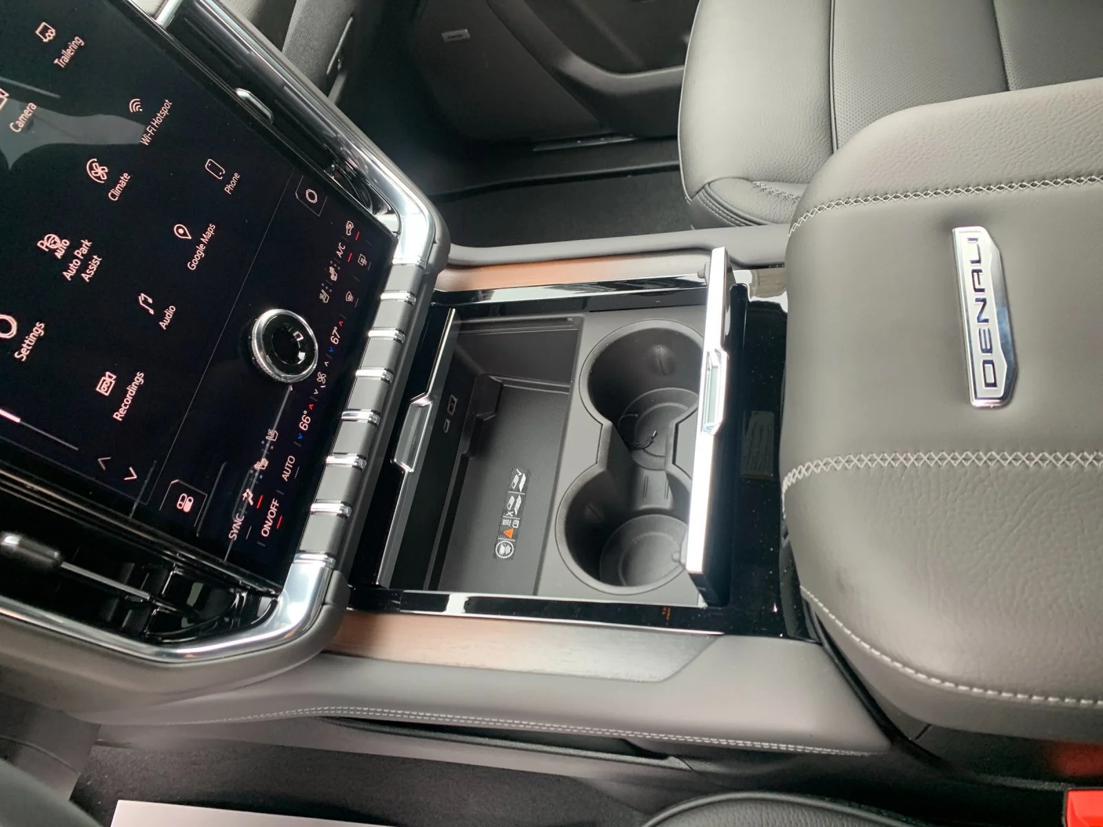 2026 GMC Yukon Denali - Photo 23