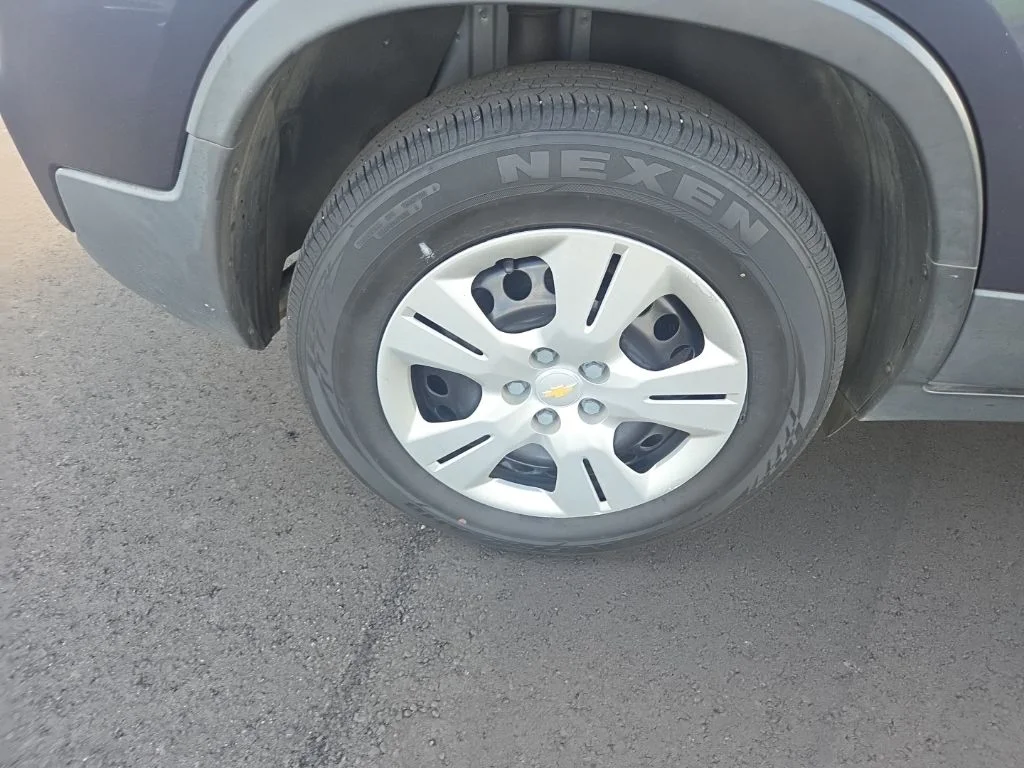 Used 2018 Blue Chevrolet LS image 21
