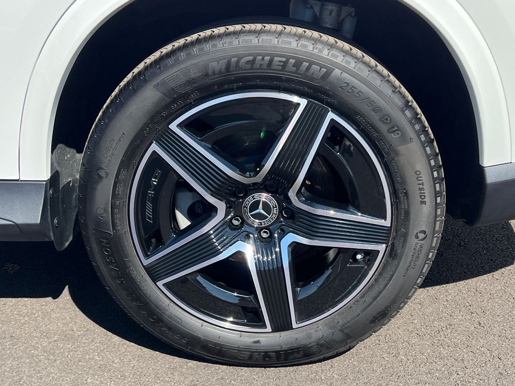 Certified Used 2025 White Mercedes-Benz GLC 300 image 31