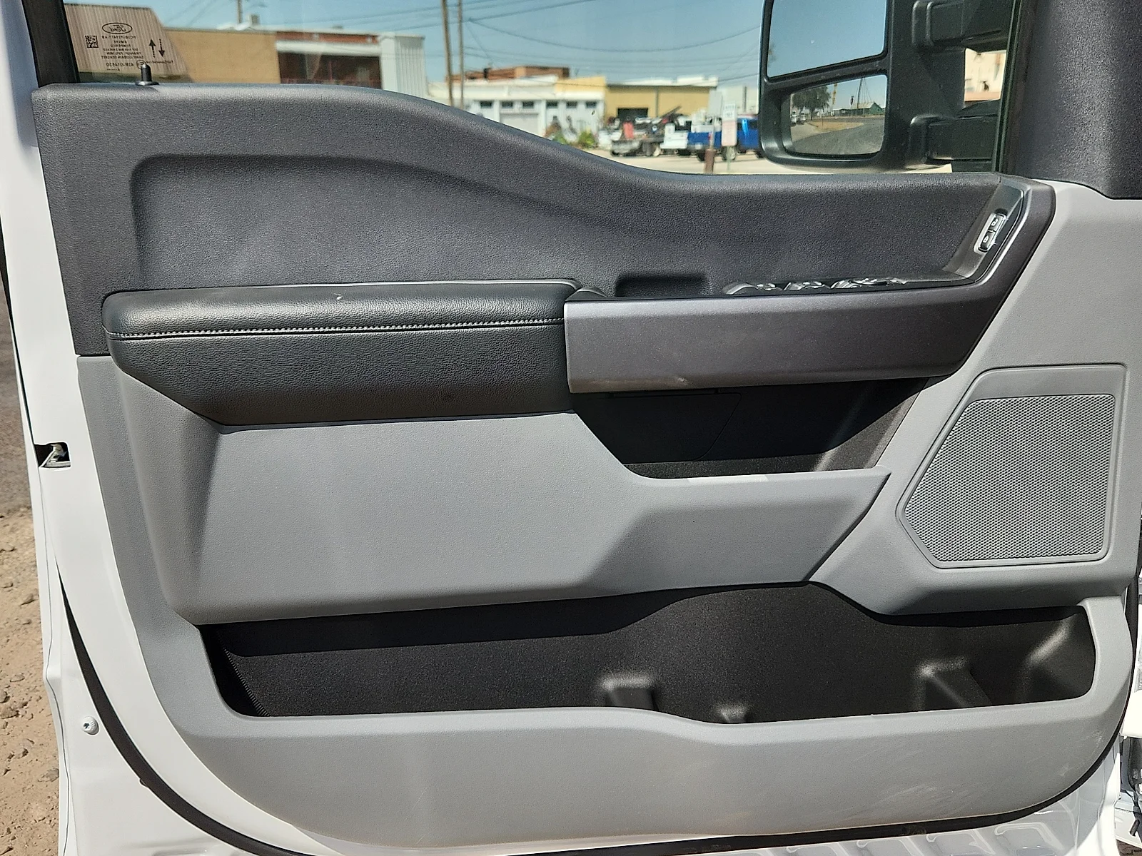 New 2027 Oxford White Ford XLT image 14
