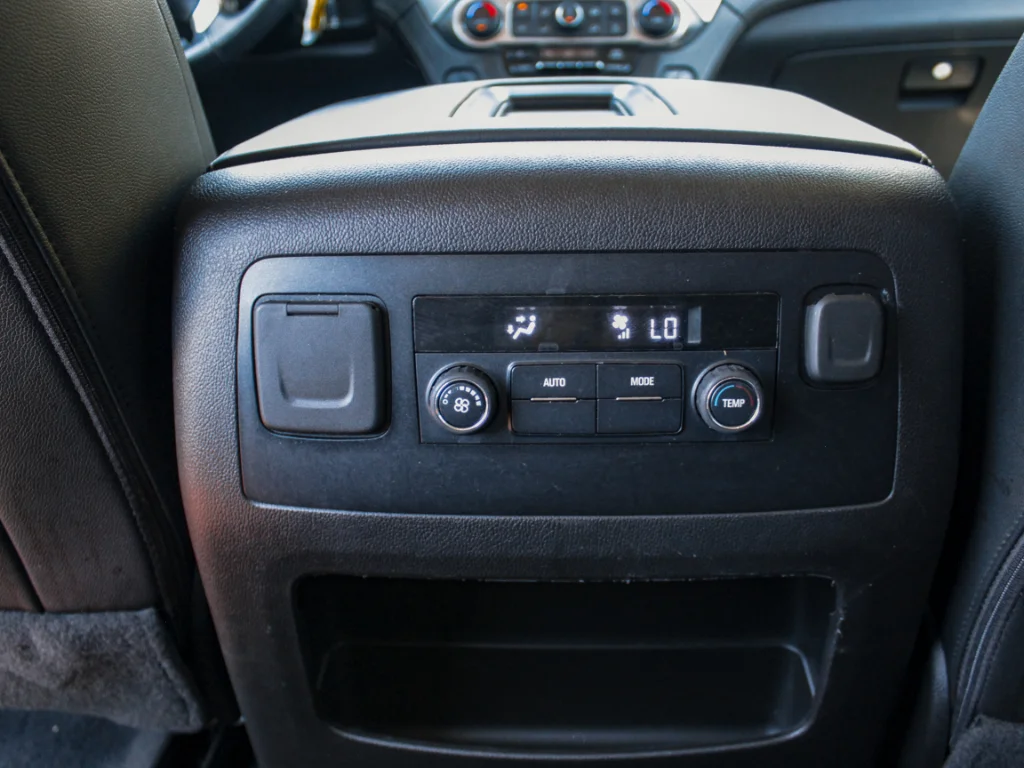 Used 2019 Summit White Chevrolet LT image 27
