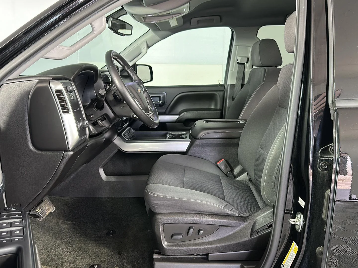 Used 2018 Black Chevrolet LT image 5