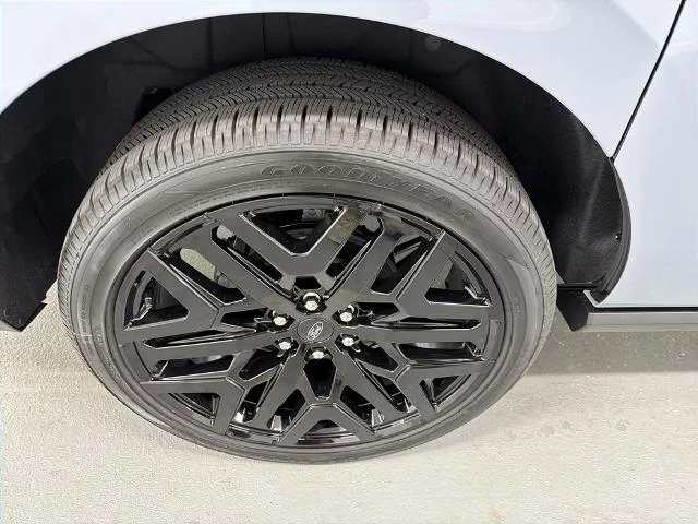New 2027 Glacier Gray Metallic Tri-Coat Ford MAX Platinum image 26