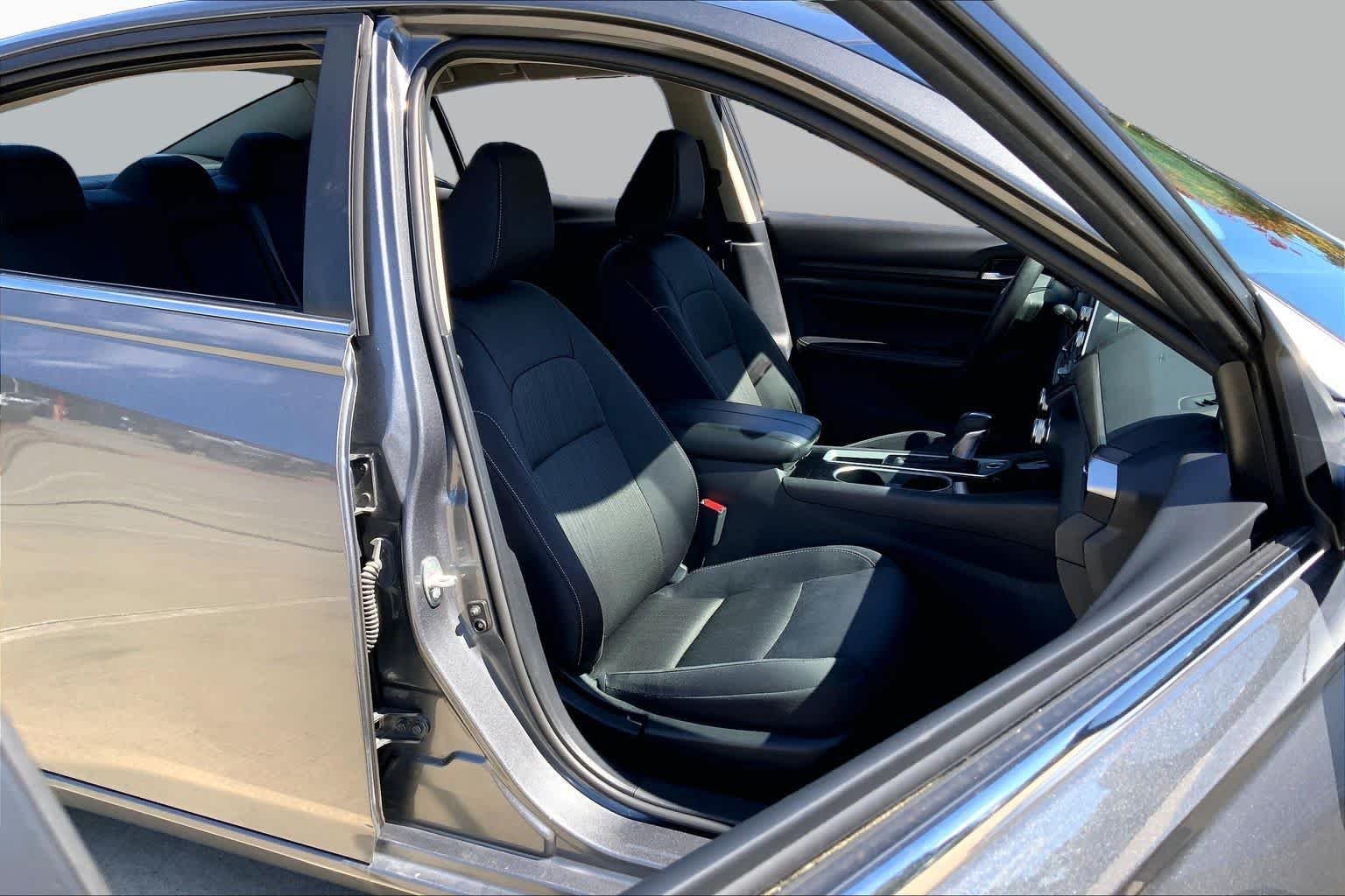 Used 2024 Gun Metallic Nissan 2.5 SV image 9
