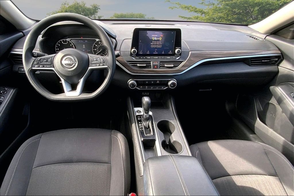 Used 2025 Black Nissan 2.5 SV image 7