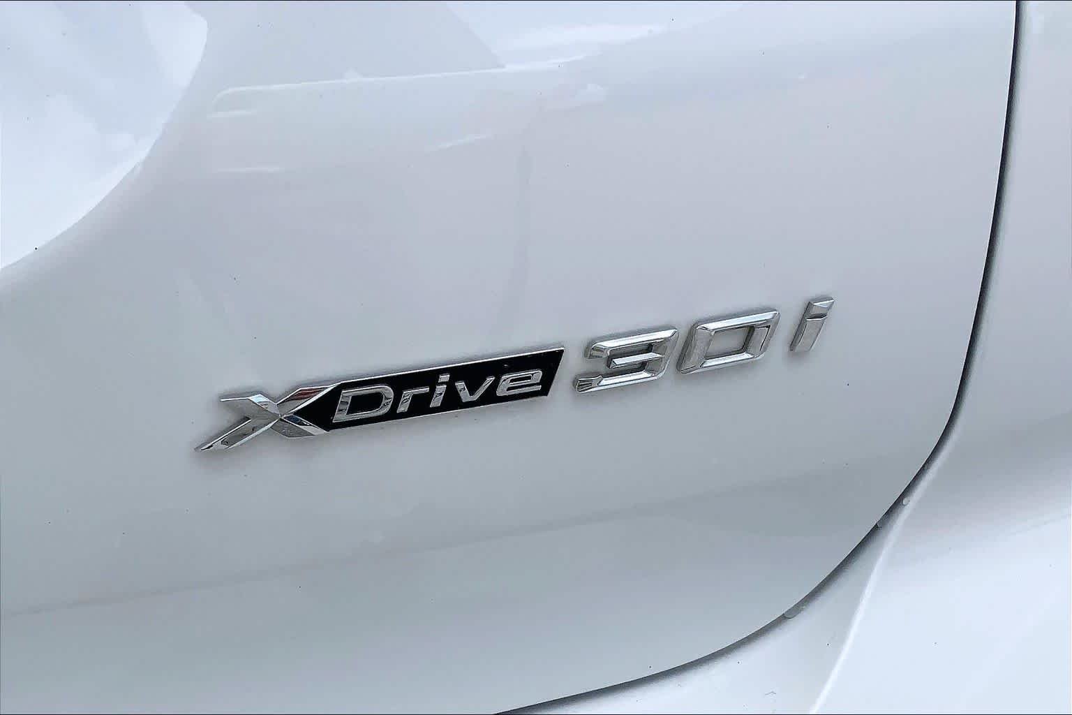 Used 2023 Alpine White BMW xDrive30i image 10