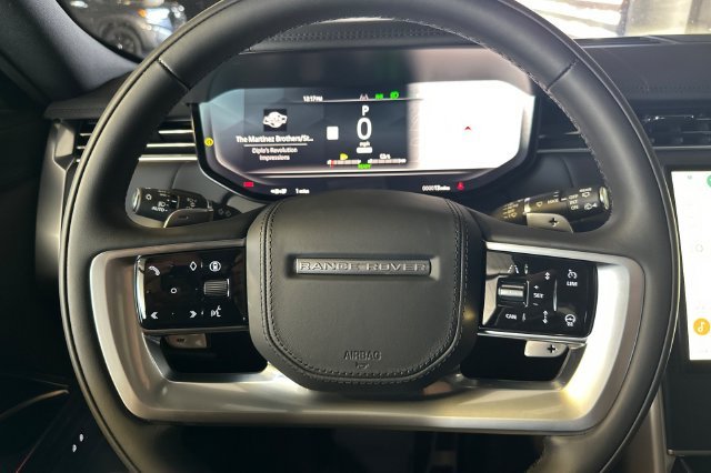 New 2026 Santorini Black Land Rover SE image 23