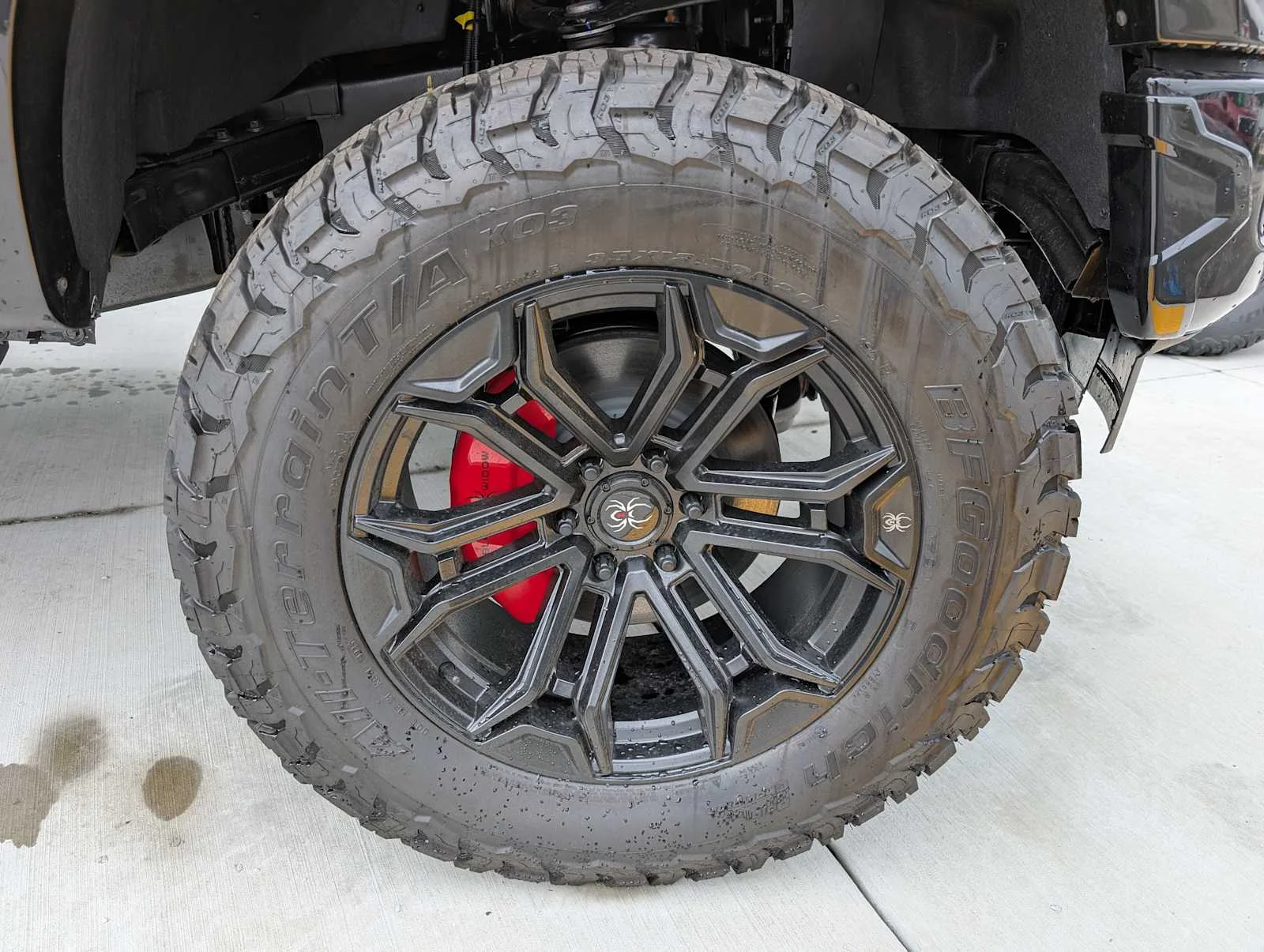 New 2026 Agate Black Metallic Ford XLT image 3