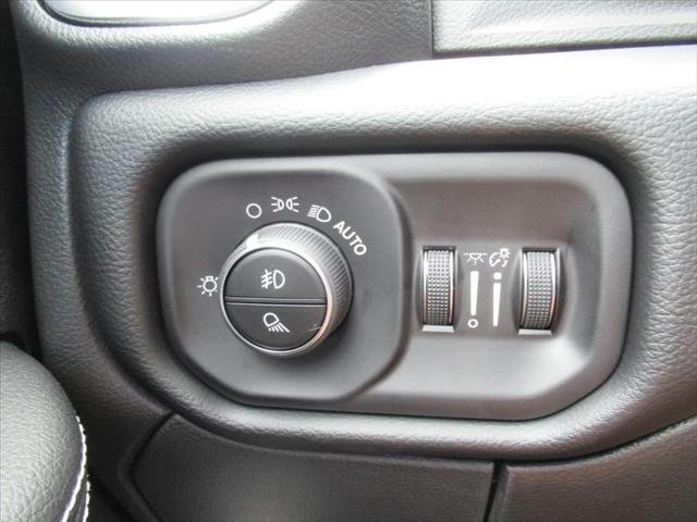 New 2026 Bright White Clear-Coat Exterior Paint RAM LARAMIE image 21